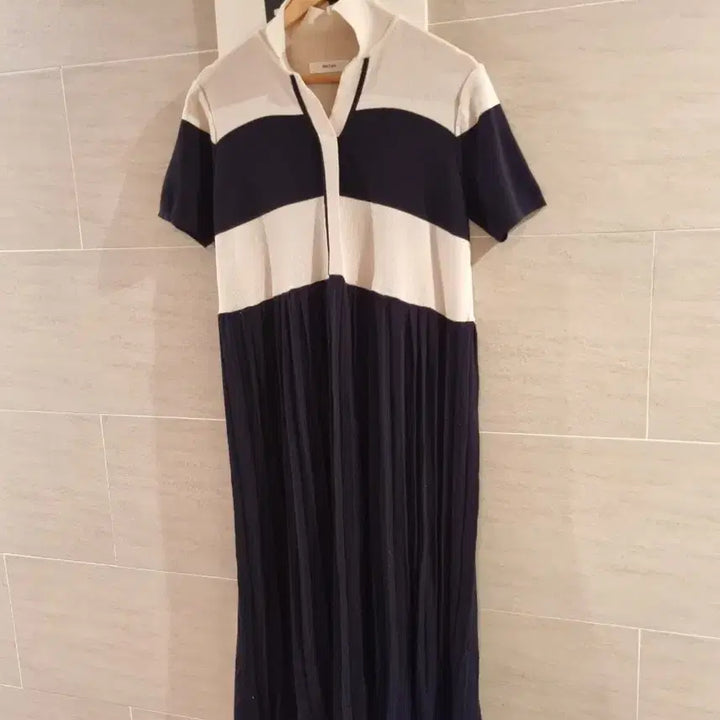 [BUNJANG] 앤유 Two-Tone Pleated Long Dress / 블랙.아이보리투톤~앤유 플리츠 원핏