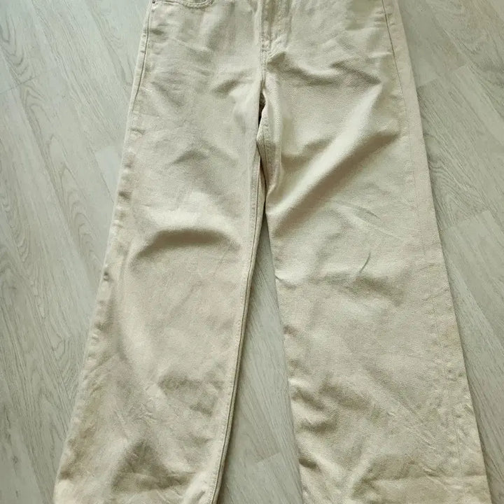 [BUNJANG] Uniqlo Ivory Wide Denim Pants / 유니클로. 아이보리색 와이드 데님 팬츠