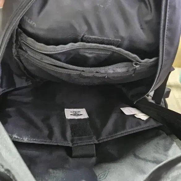 [BUNJANG] Umbro Black Backpack / 엄브로 블랙 백팩