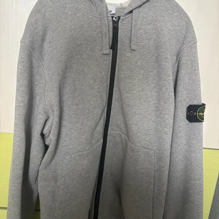 [SOLD OUT] 새상품급 스톤아일랜드 후드집업