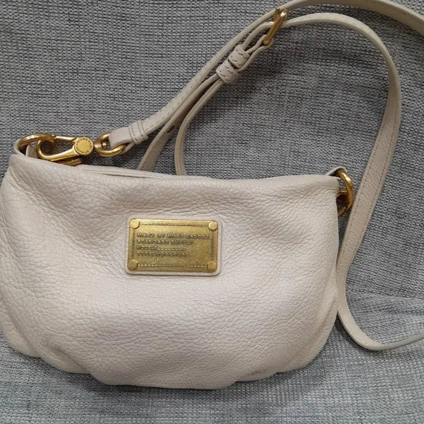 [BUNJANG] Marc Jacobs Leather Mini Crossbody Bag / 마크제이콥스 가죽 미니 크로스백 아이보리 정품