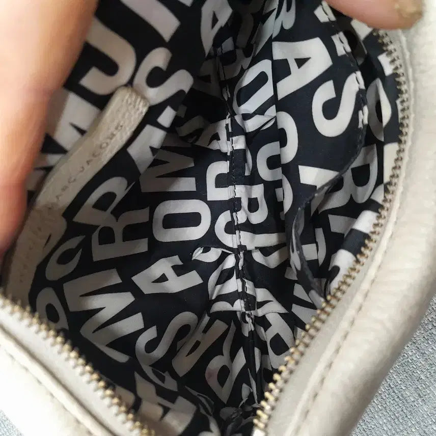 [BUNJANG] Marc Jacobs Leather Mini Crossbody Bag / 마크제이콥스 가죽 미니 크로스백 아이보리 정품