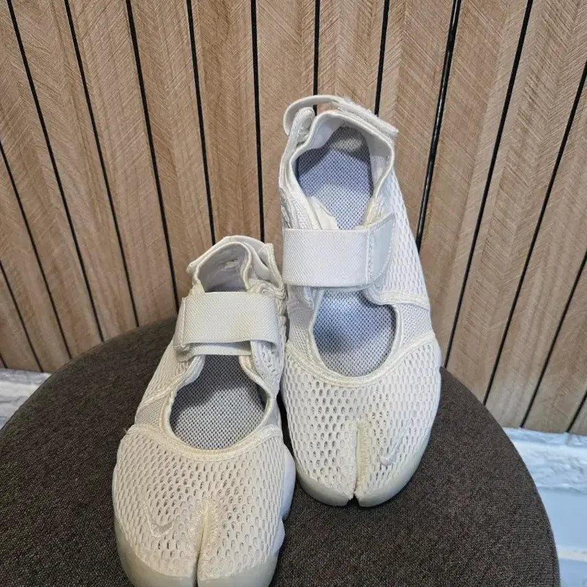[SOLD OUT] 나이키우먼 에어리프트 족발매쉬브리트240