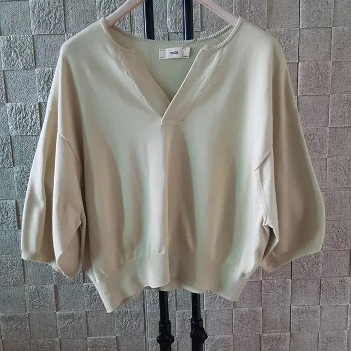 [BUNJANG] unfil V-Neck Short Sleeve Top / unfil 언필  브이넥 반팔 상의