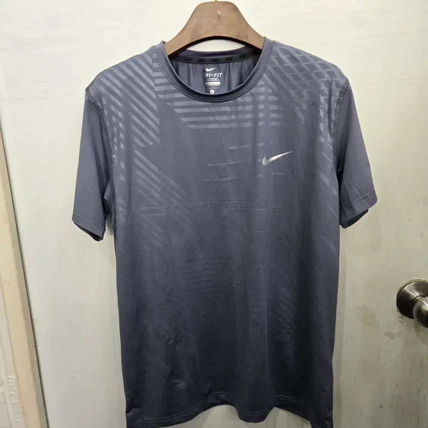 [BUNJANG] Nike Dri-FIT Short Sleeve T-shirt / L,100 )) NIKE 나이키 드라이핏 반팔티셔츠!