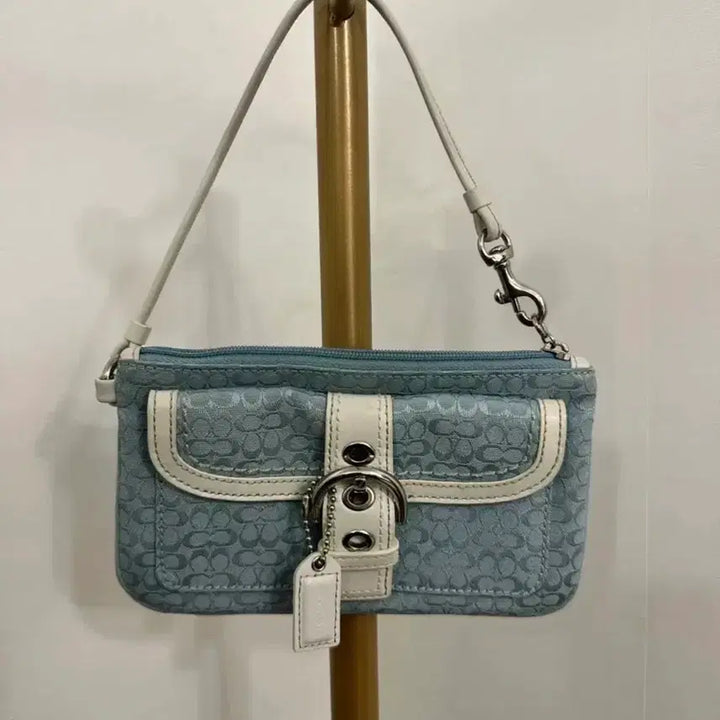 [SOLD OUT] 코치 시그니처 파우치 장지갑 하늘색