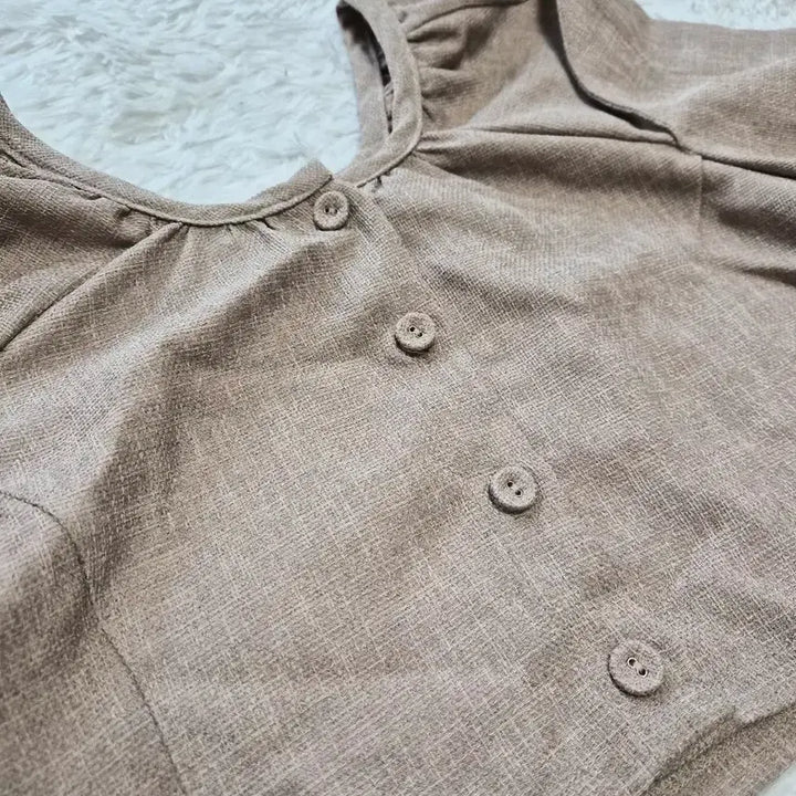 [BUNJANG] Riah Square Neck Puff Crop Short Sleeve Blouse / Riah 스퀘어넥 퍼프 크롭 반팔 블라우스 베이지 44~55