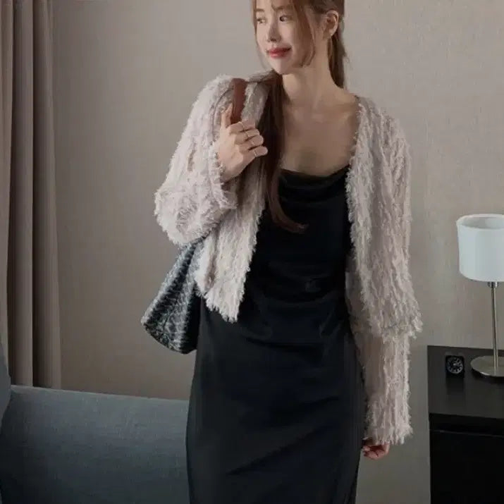[SOLD OUT] 더모노 시스루 깃털 베이지 가디건