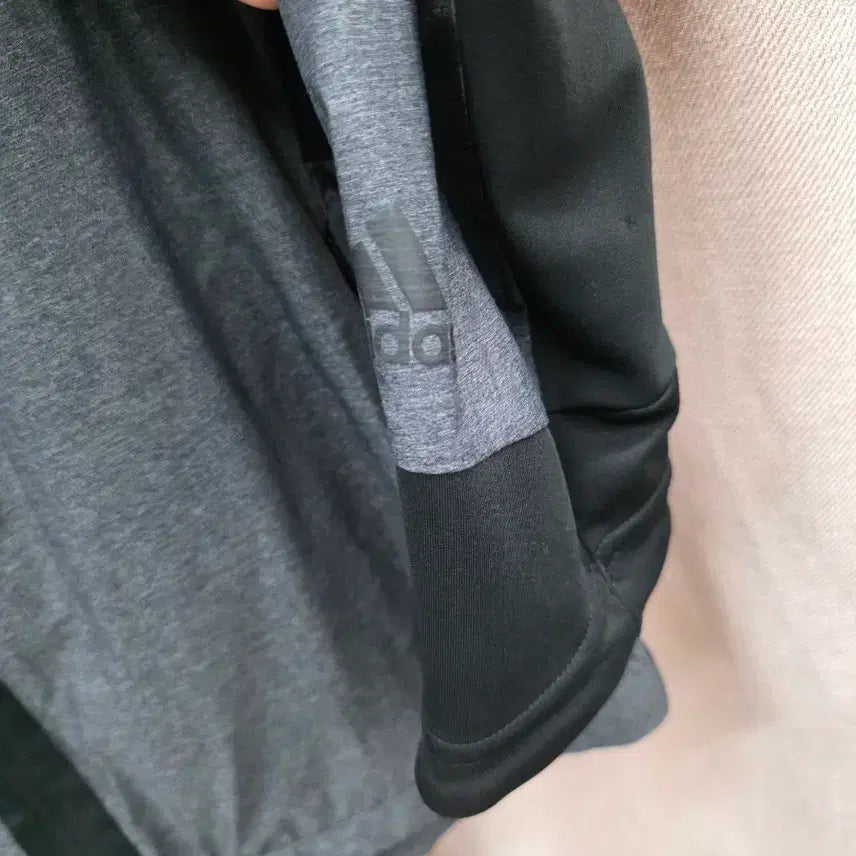 [SOLD OUT] 아디다스 그레이 후드 윈드브레이커
