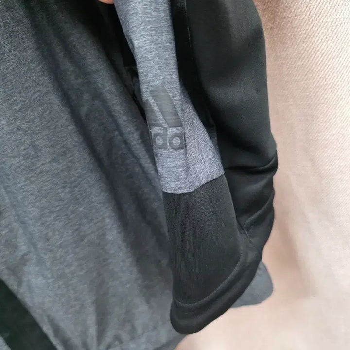 [SOLD OUT] 아디다스 그레이 후드 윈드브레이커