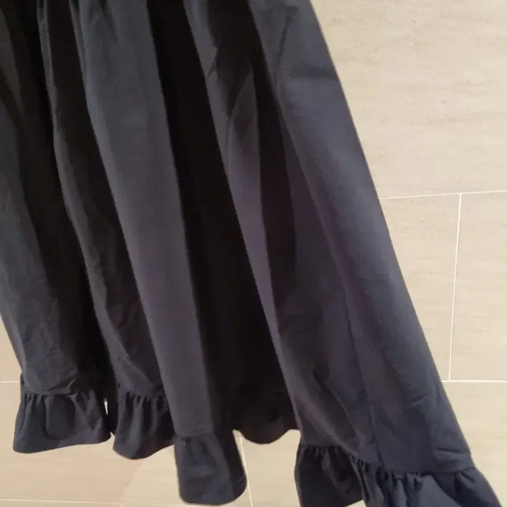 [BUNJANG] Black Long Dress with Lace Neckline / 레이스 넥 블랙 롱 원피스