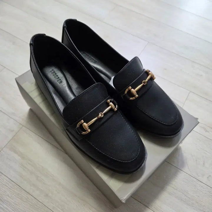 [SOLD OUT] 슈펜 슈탠다드 여성 블랙 로퍼 235