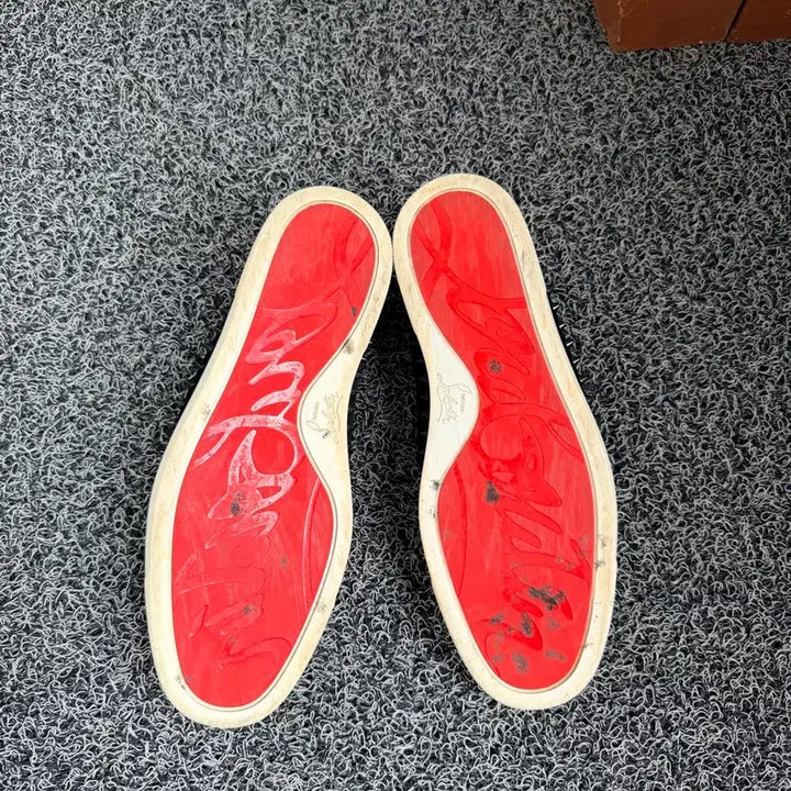 [SOLD OUT] 블랙 스터드 장식 스웨이드 슬립온