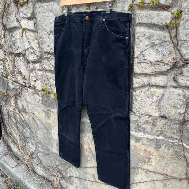 [BUNJANG] Wrangler 13MWZ Black Cowboy Cut Denim Pants / 90s 랭글러 빈티지 13mwz 블랙 카우보이컷 데님 팬츠 38