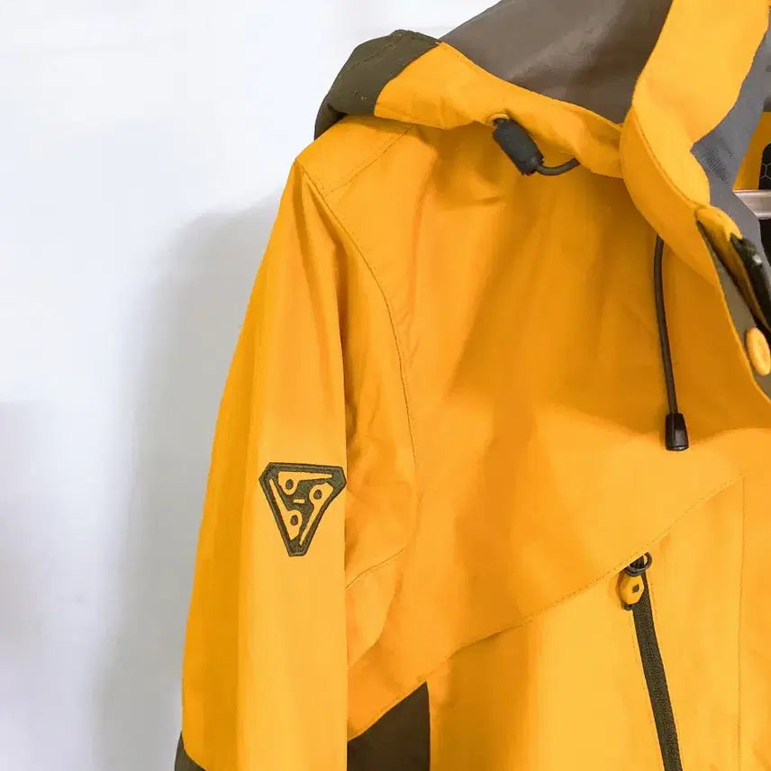 [BUNJANG] Lafuma Windstopper Hooded Windbreaker Jacket (Women&