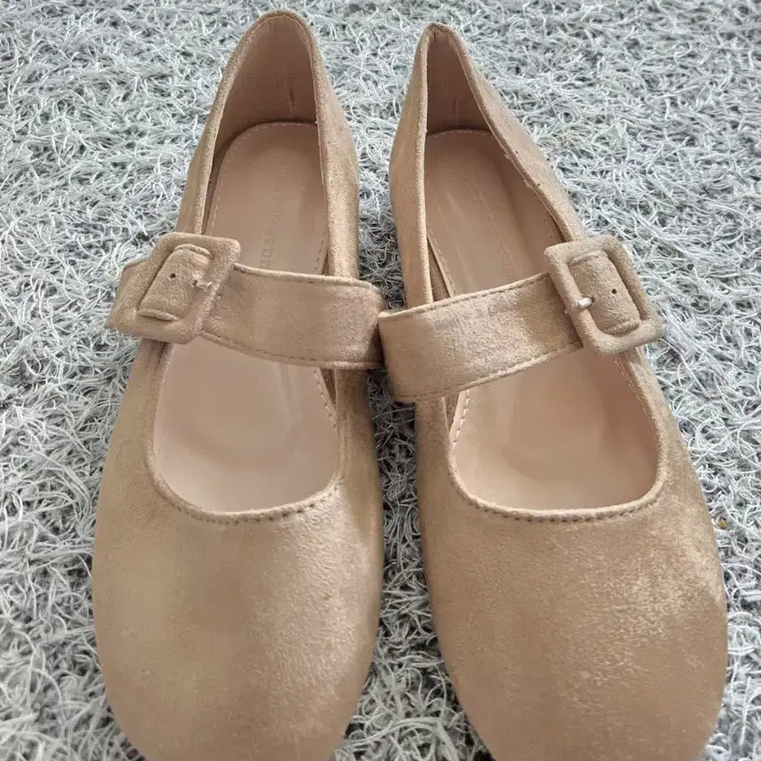 [BUNJANG] Mary Jane Beige Flat Shoes / 