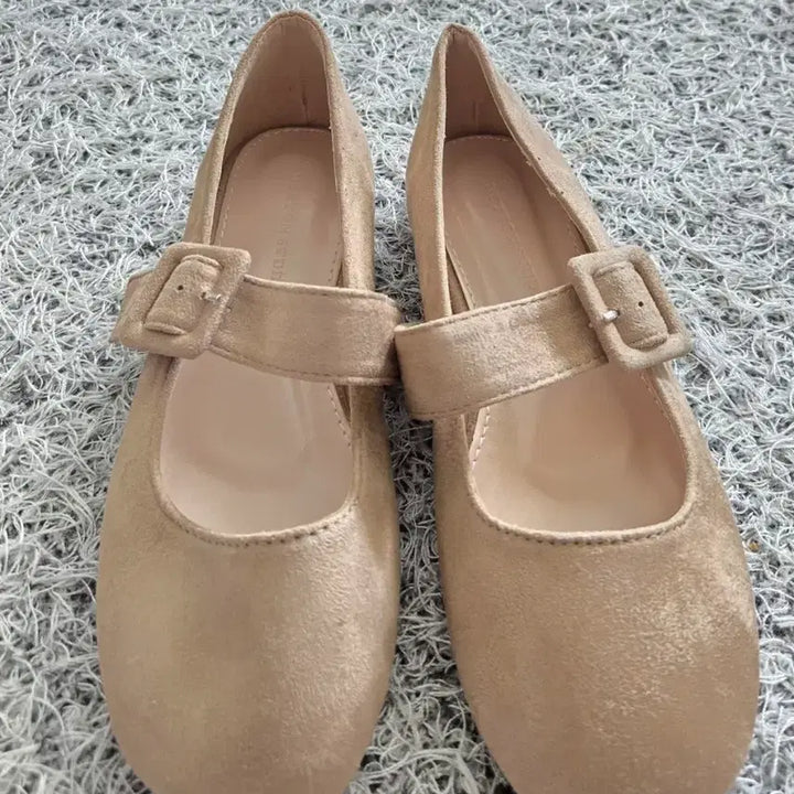 [BUNJANG] Mary Jane Beige Flat Shoes / 