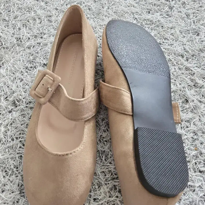 [BUNJANG] Mary Jane Beige Flat Shoes / 