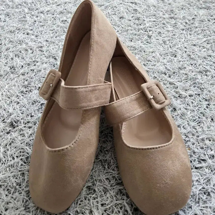 [BUNJANG] Mary Jane Beige Flat Shoes / 