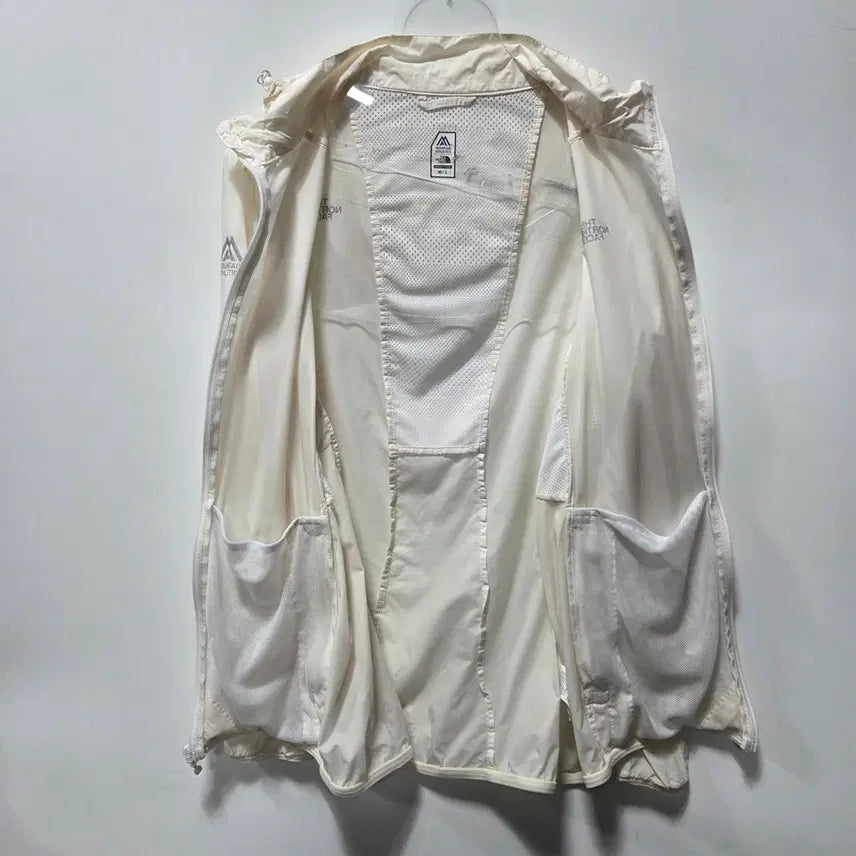 [SOLD OUT] 노스페이스 여성 마운틴 애슬레틱 경량 바람막이 L 26041706