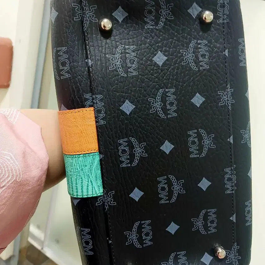[SOLD OUT] [BUNJANG] MCM Lion Print Boston Bag / MCM 블랙 보스턴백 라이온 프린트
