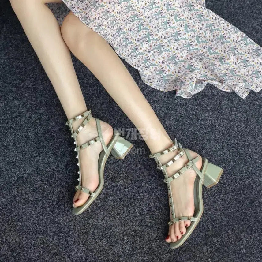 [BUNJANG] 225 Studded Sandals Heels / 225 스터드 샌들 힐 구두