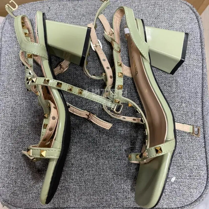 [BUNJANG] 225 Studded Sandals Heels / 225 스터드 샌들 힐 구두