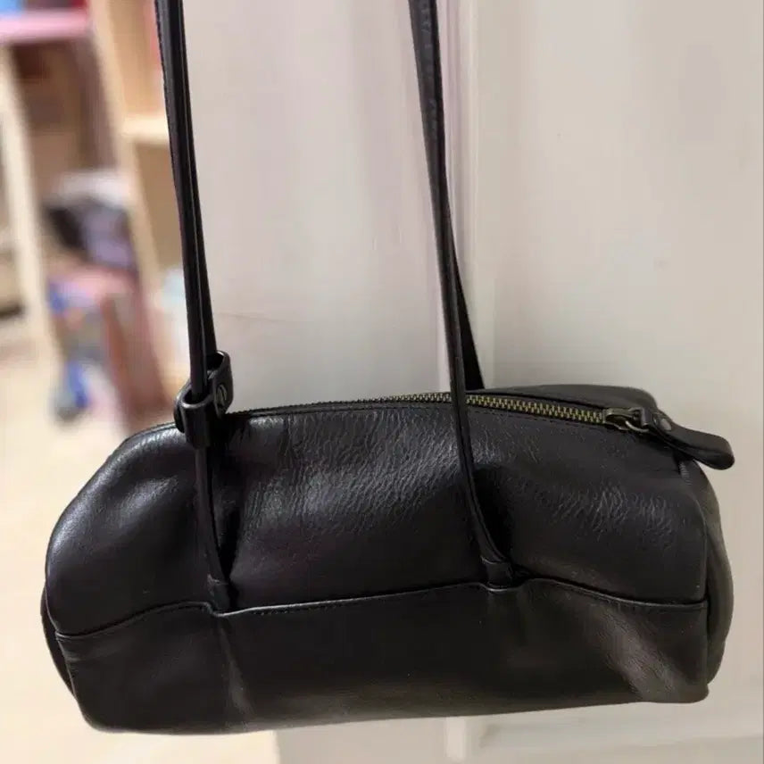 [SOLD OUT] 유르트 가죽 블랙 숄더백