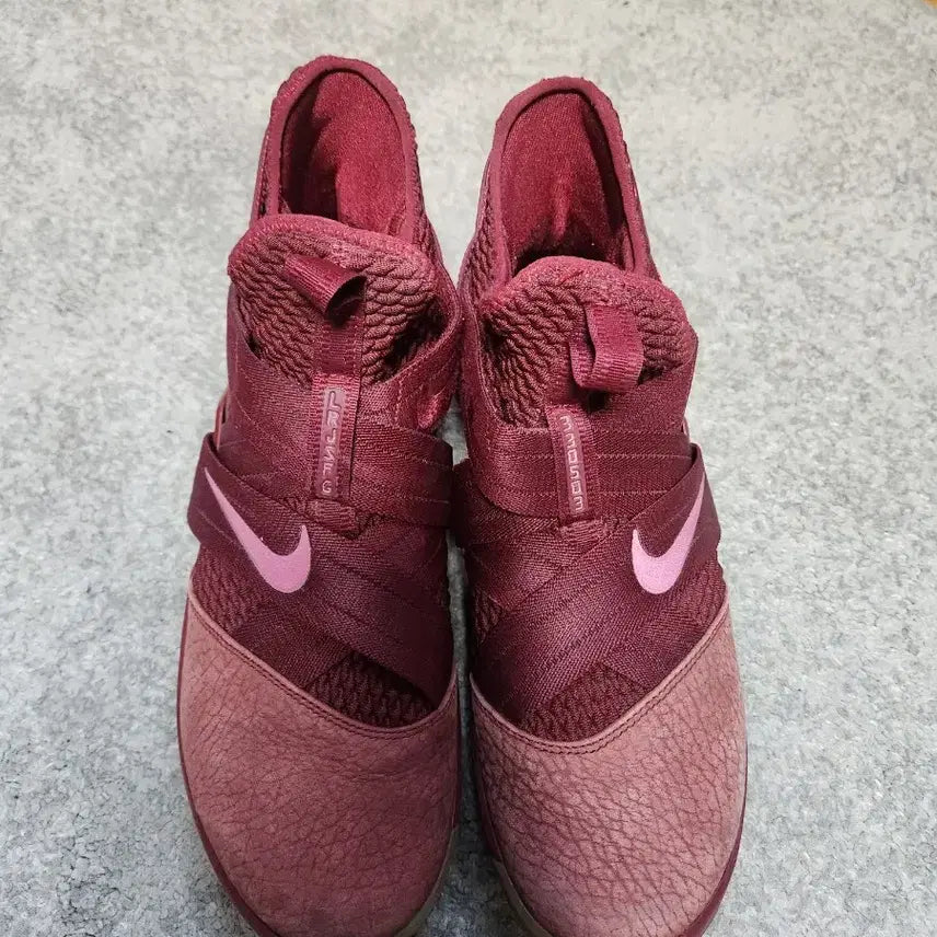 [SOLD OUT] 나이키 르브론 숄저 12  농구화 팀레드색상-285