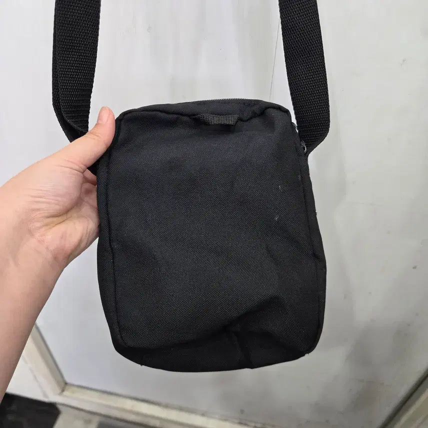 [BUNJANG] Adidas Crossbody Bag / adidas 아디다스 크로스백! 깔끔한 디자인!~