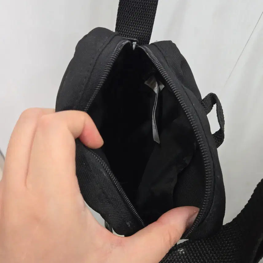 [BUNJANG] Adidas Crossbody Bag / adidas 아디다스 크로스백! 깔끔한 디자인!~