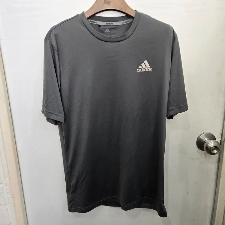 [SOLD OUT] 2XL,110 )) adidas 아디다스 반팔티셔츠! 깔끔한 디자인