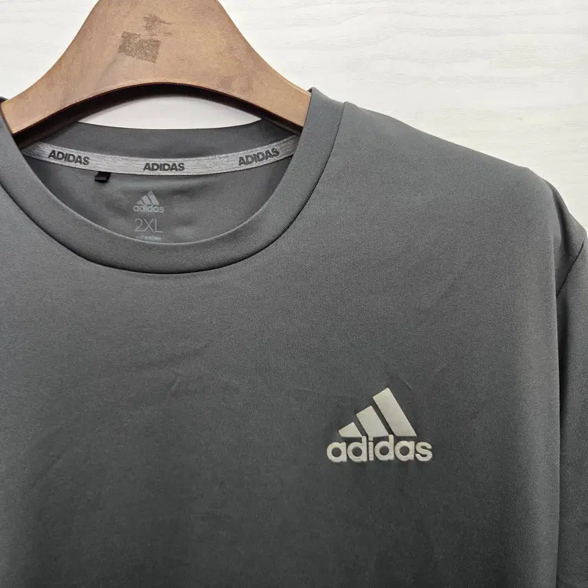 [SOLD OUT] 2XL,110 )) adidas 아디다스 반팔티셔츠! 깔끔한 디자인