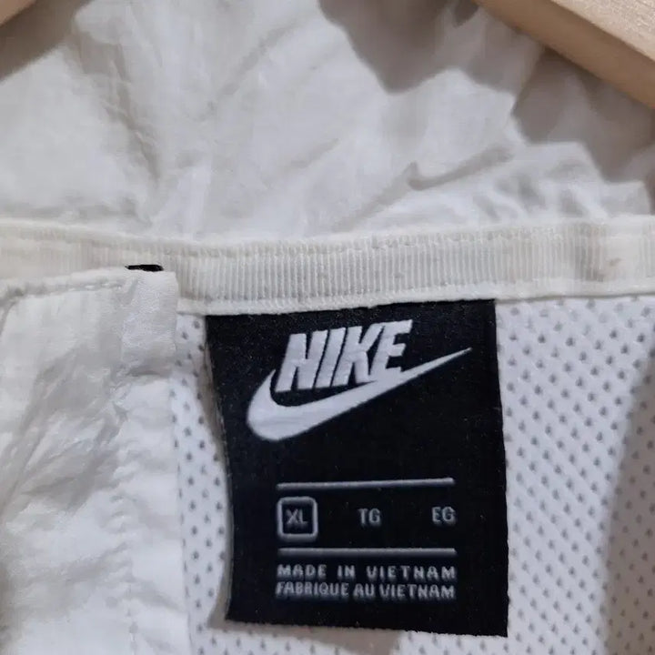 [BUNJANG] Nike Big Swoosh Woven Jacket (White/Black) / 3.나이키 빅스우시 우븐 자켓 화이트/블랙