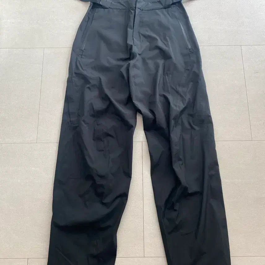 [SOLD OUT] 혜인서 24ss 쉘팬츠 블랙 3사이즈 판매합니다.