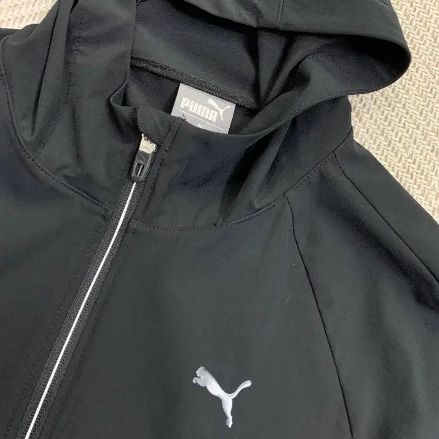 [BUNJANG] Puma Black Hooded Windbreaker Jacket (Size M) / 퓨마 블랙 후드 바람막이 M