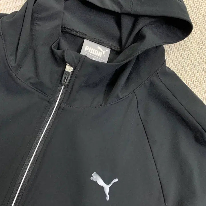 [BUNJANG] Puma Black Hooded Windbreaker Jacket (Size M) / 퓨마 블랙 후드 바람막이 M
