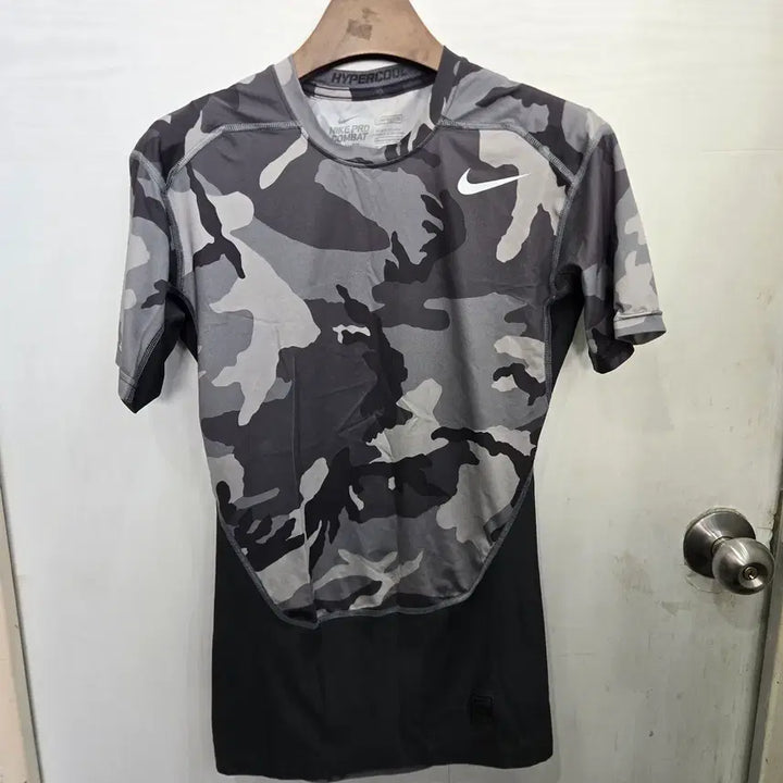[SOLD OUT] M,95 )) NIKE 나이키 카모 프로컴뱃 반팔티셔츠! 달라붙는핏~