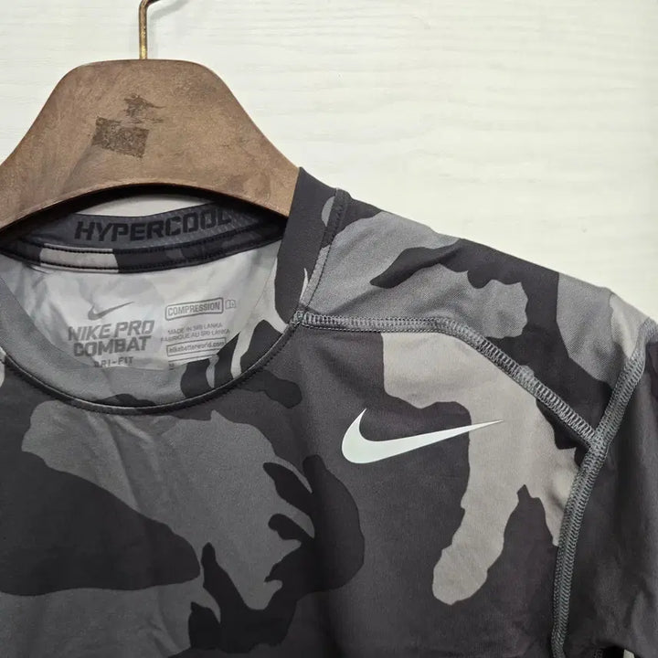 [SOLD OUT] M,95 )) NIKE 나이키 카모 프로컴뱃 반팔티셔츠! 달라붙는핏~