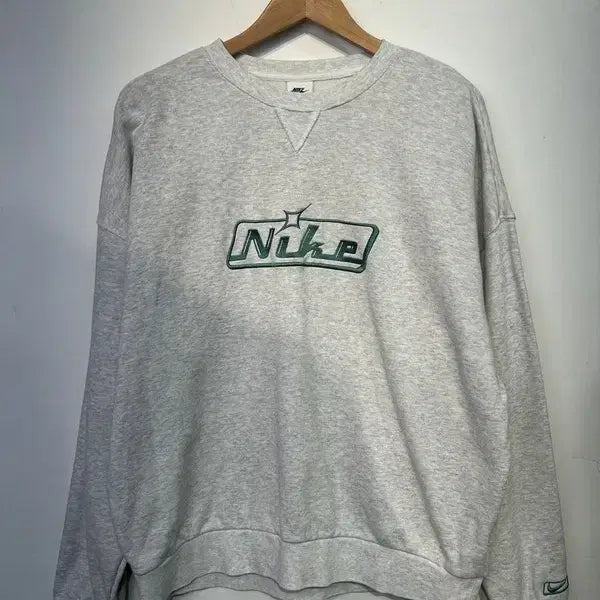 [BUNJANG] Nike Club Oversized Crewneck Sweatshirt / 미디움 나이키 클럽 오버사이즈 크루넥 스웨트셔츠 버치 헤더 바이코스탈