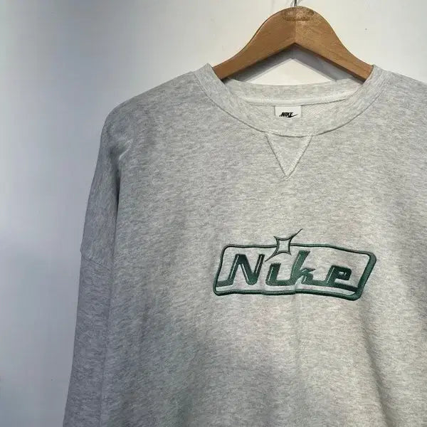[BUNJANG] Nike Club Oversized Crewneck Sweatshirt / 미디움 나이키 클럽 오버사이즈 크루넥 스웨트셔츠 버치 헤더 바이코스탈