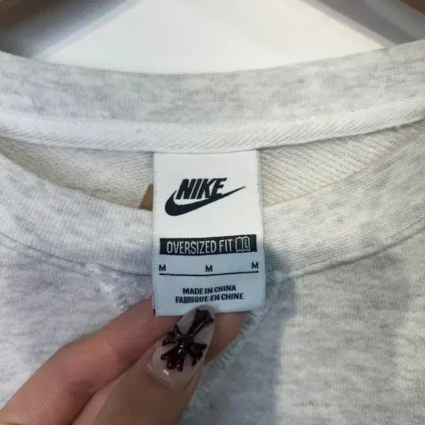 [BUNJANG] Nike Club Oversized Crewneck Sweatshirt / 미디움 나이키 클럽 오버사이즈 크루넥 스웨트셔츠 버치 헤더 바이코스탈
