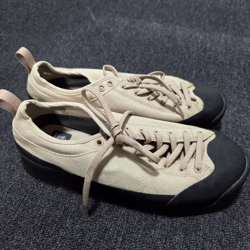 [BUNJANG] Kolon Sport Move Canvas Outdoor Sneakers / 코오롱스포츠 무브 캔버스 아웃도어 스니커즈 250 26041718