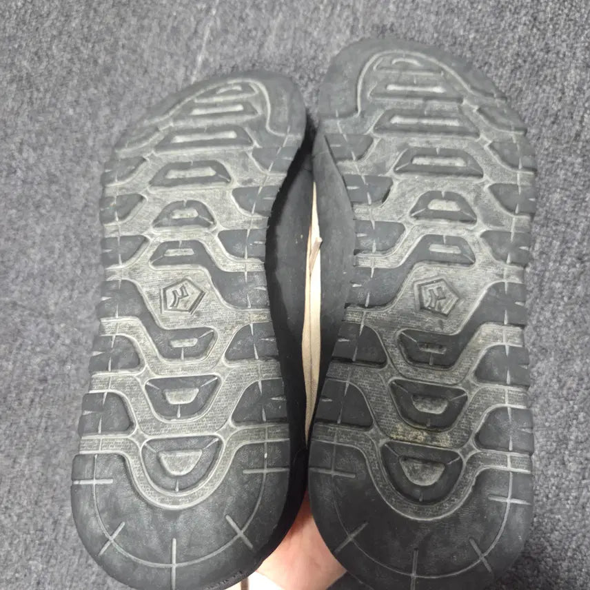 [BUNJANG] Kolon Sport Move Canvas Outdoor Sneakers / 코오롱스포츠 무브 캔버스 아웃도어 스니커즈 250 26041718