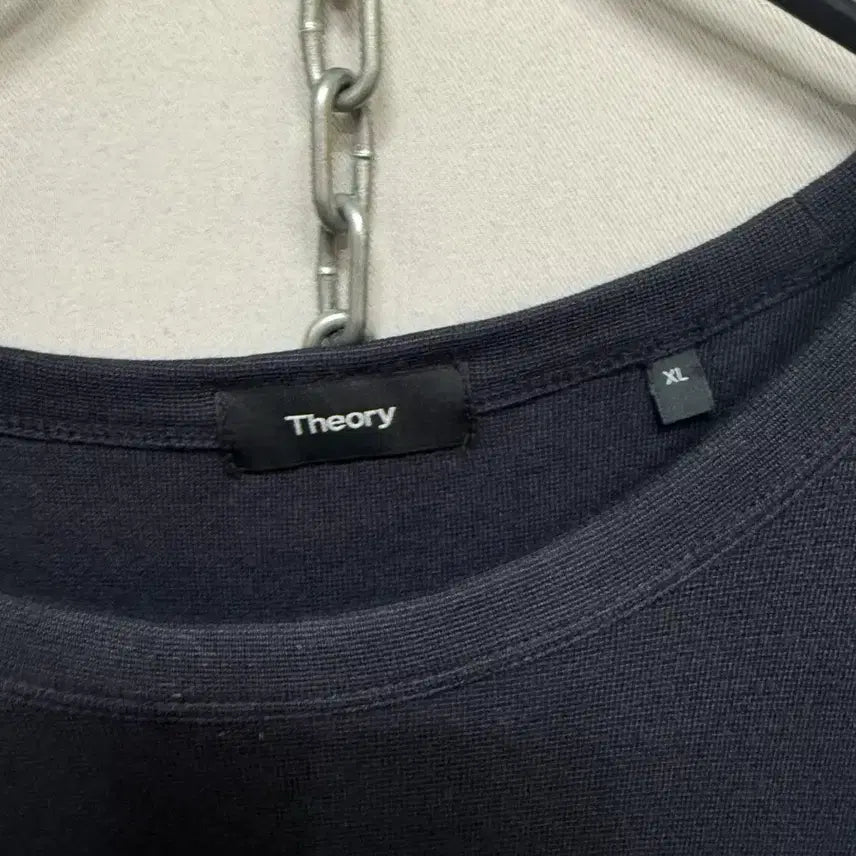 [SOLD OUT] Theory 검정 반팔 티셔츠