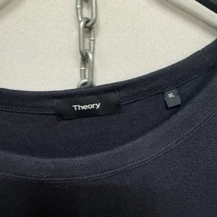 [SOLD OUT] Theory 검정 반팔 티셔츠