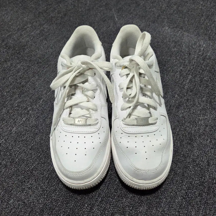 [SOLD OUT] 나이키 에어 포스 1 로우 화이트 240 26041719