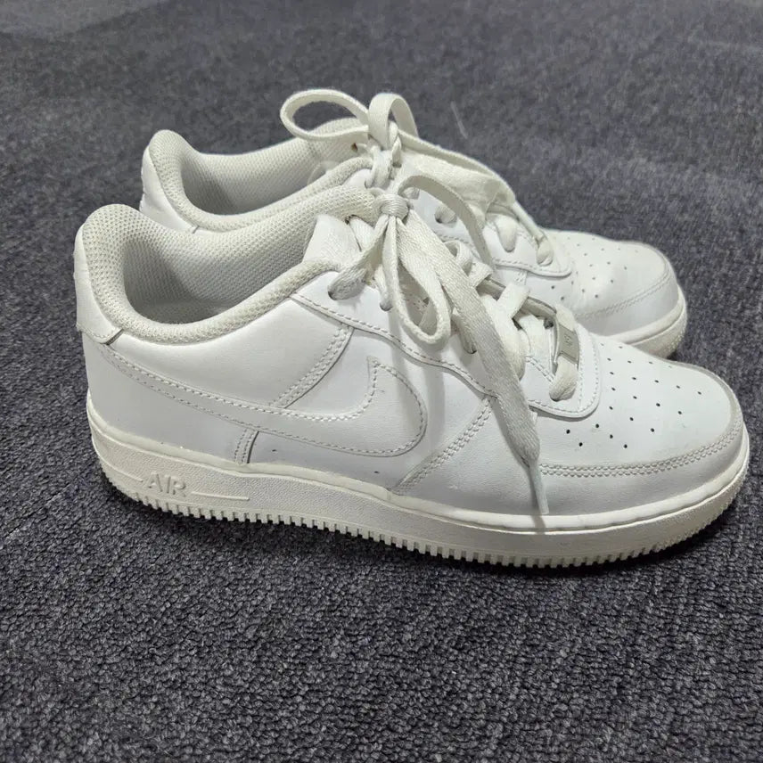 [SOLD OUT] 나이키 에어 포스 1 로우 화이트 240 26041719