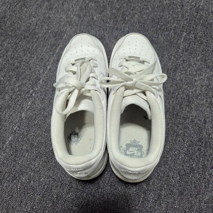 [SOLD OUT] 나이키 에어 포스 1 로우 화이트 240 26041719