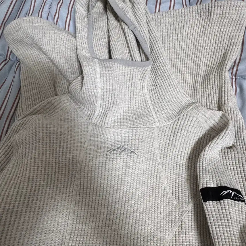 [BUNJANG] Coldwarm Waffle Hoodie Cream Small Fit / 콜드웜 와플 후디 크림색상 스몰핏